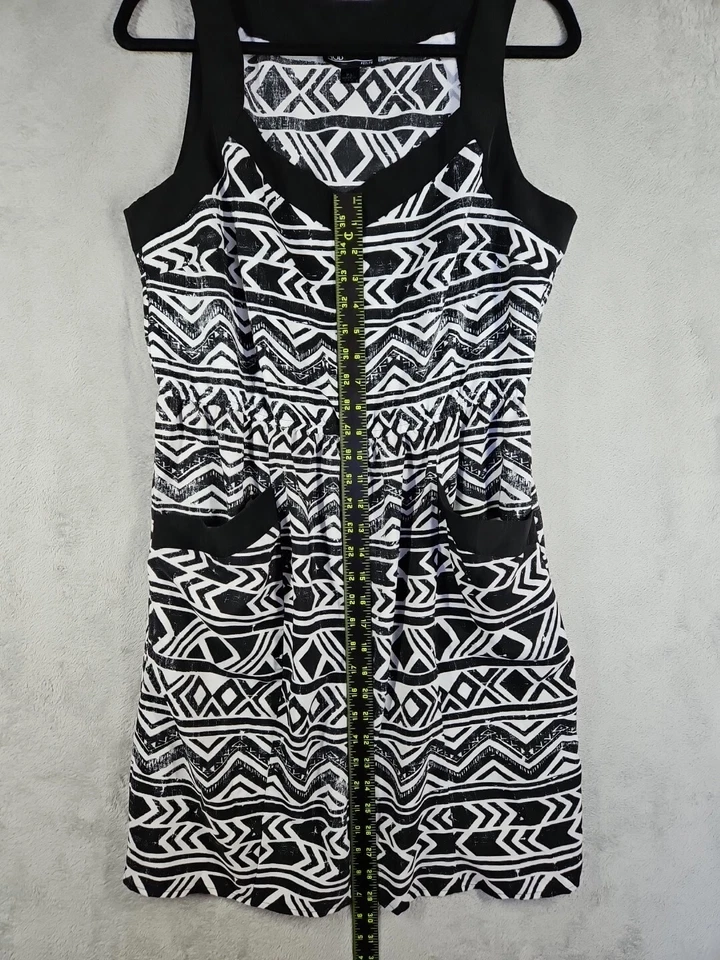 AGB Mujeres Blanco y Negro Sin Mangas Geométrico Cambio Vestido Bolsillos Talla P/L Usado en Excelente Condición Foto 3 de 4