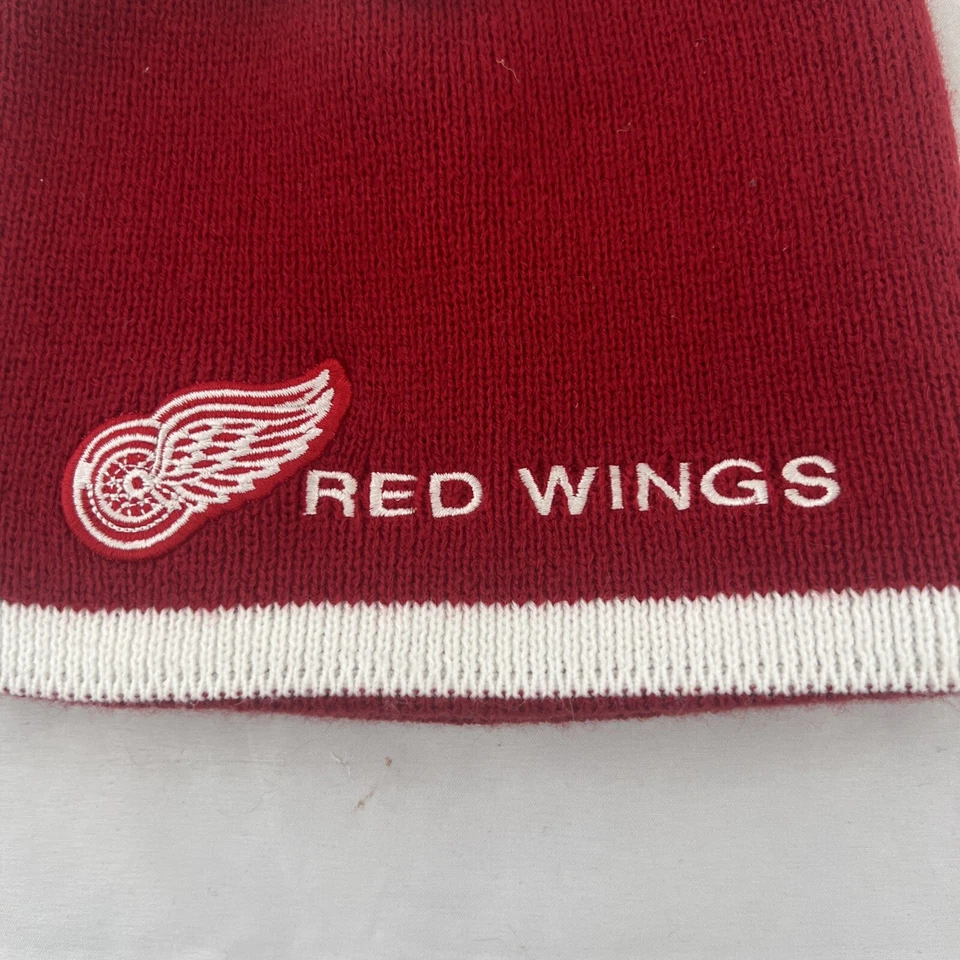 CCM Detroit Red Wings NHL Reversible Hat Beanie Red White Youth/Women NEW - Image 2 of 4