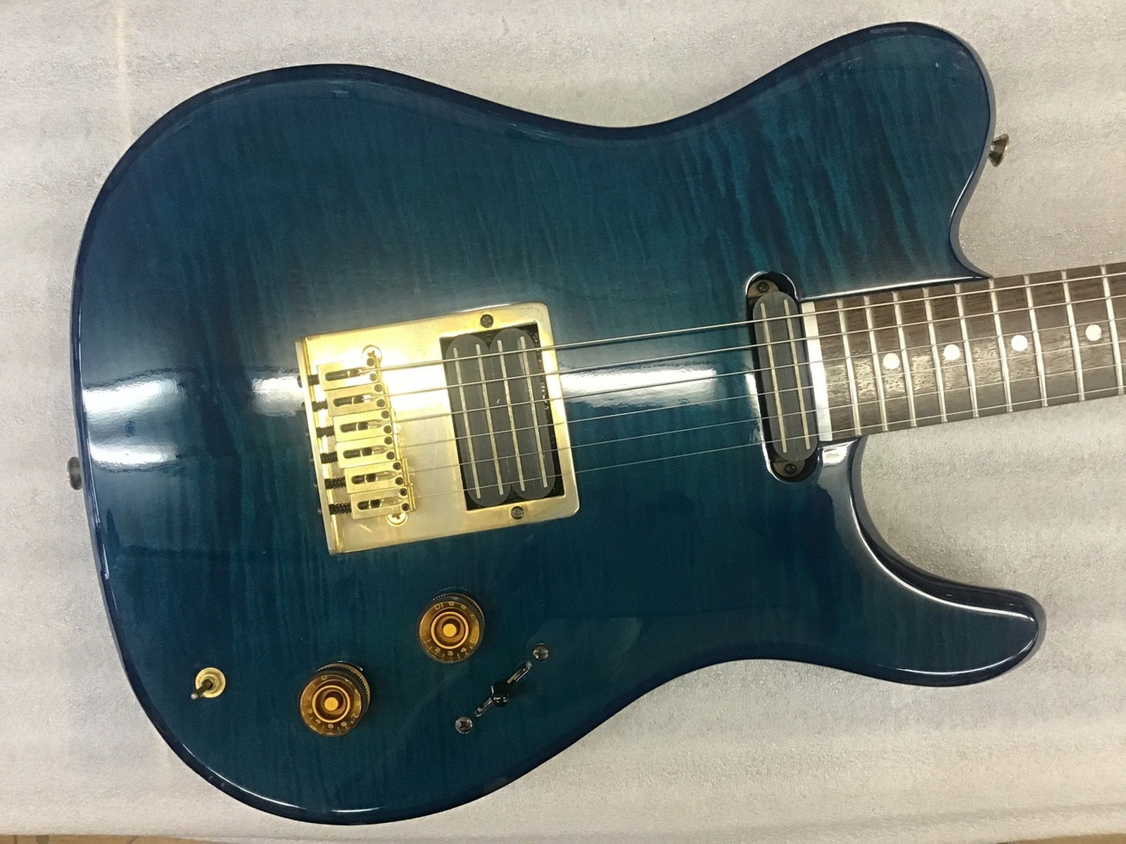 PEAVEY Cropper Clásico Ritmo Azul Usado Palo de Rosa FB Ritmo Azul con Estuche Rígido