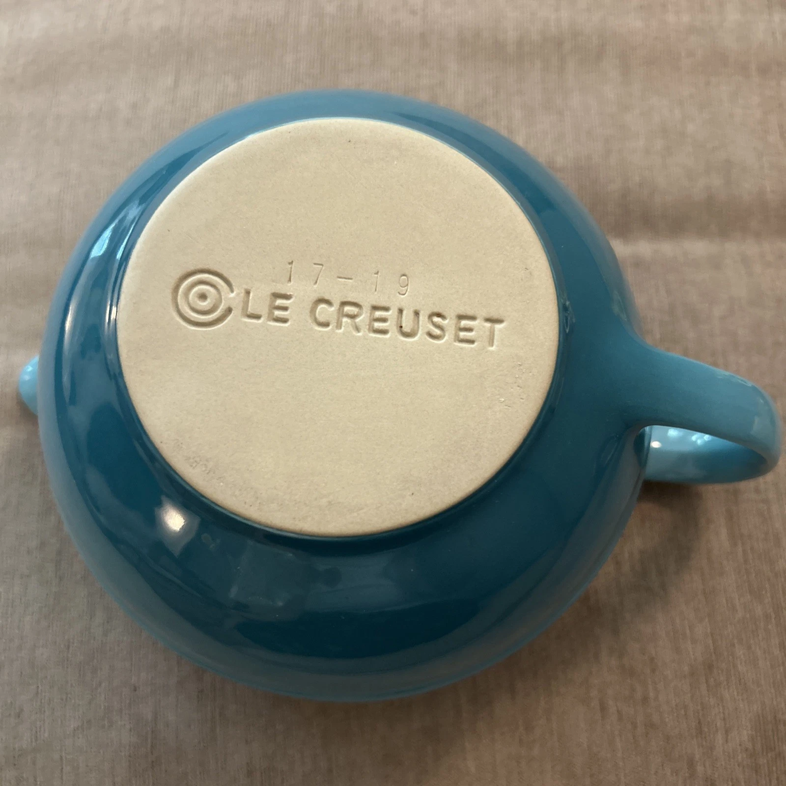Le Creuset Batter Bowl Mixing Azure/Blue Ombre 2 QT Handle Spout
Opens in a new window or tab