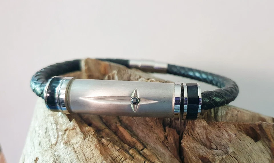 Brazalete Bradford Exchange Son Brazalete Cruz Cuero Trenzado/Ino inoxidable Grabado Foto 3 de 4