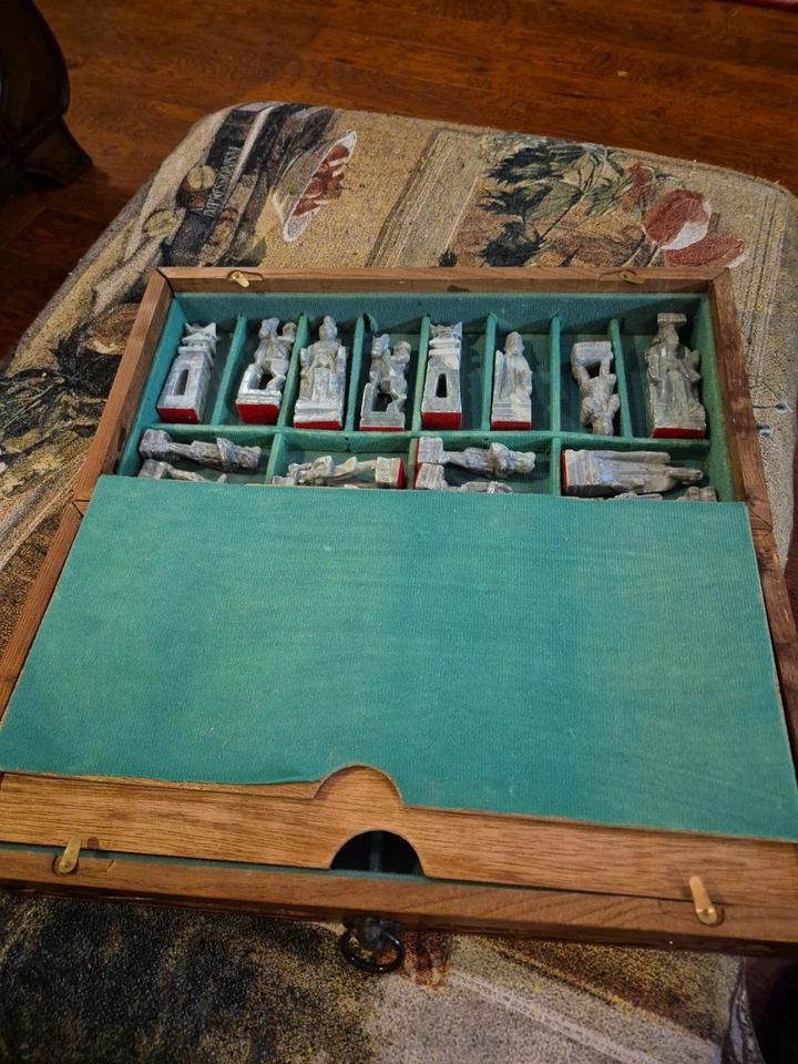 老式皂石象棋套装木箱两件损坏件 — 第 2/4 张图片