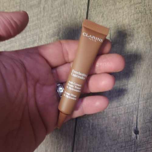 Corrector Clarins Everlasting .4oz tamaño completo 05 MUY PROFUNDO - Imagen 4 de 8