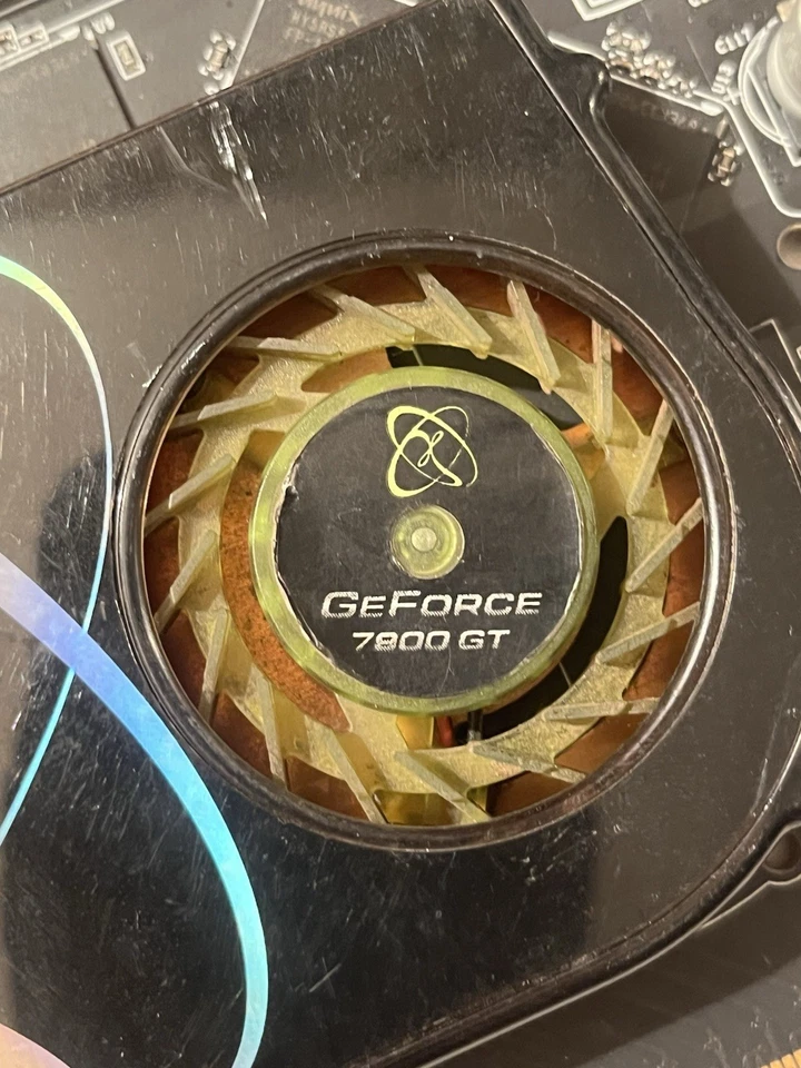 XFS NVIDIA GEFORCE 7900 GT EXTREME EDITION 520M 256MB DDR3 PCIe 2xDVI S-VID - Image 4 of 4