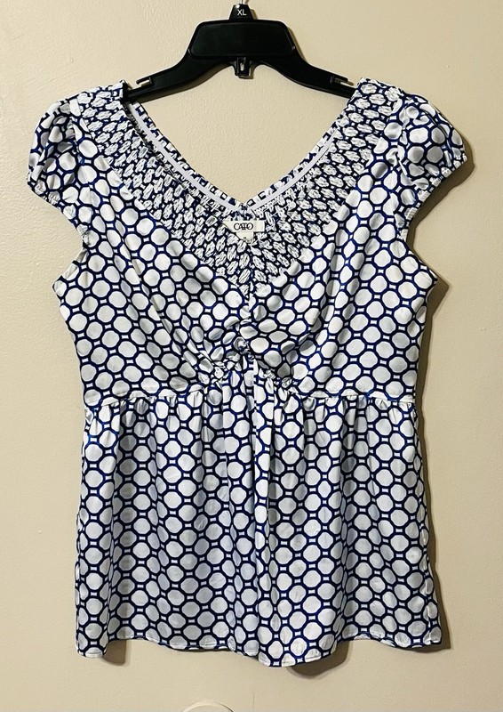EUC Womens Cato White and Blue Color Print M Babydoll Blouse Shirt Top