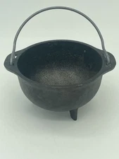 Vtg LODGE Model 1CK Small Cast Iron Footed Cauldron Pot Kettle With Handle GUC 3