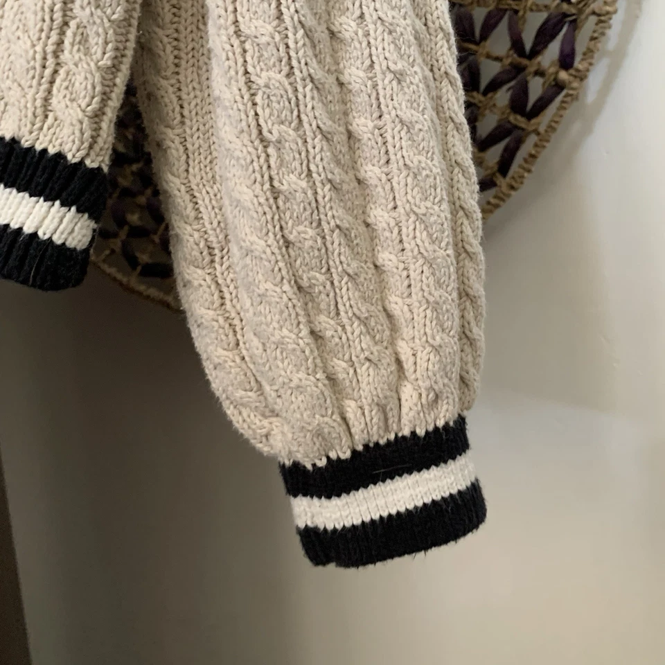 Suéter Universitario Max Studio Niños Tejido con Cable Niñas 10/12 Cuello en V Crema Negro Preppy Foto 3 de 4