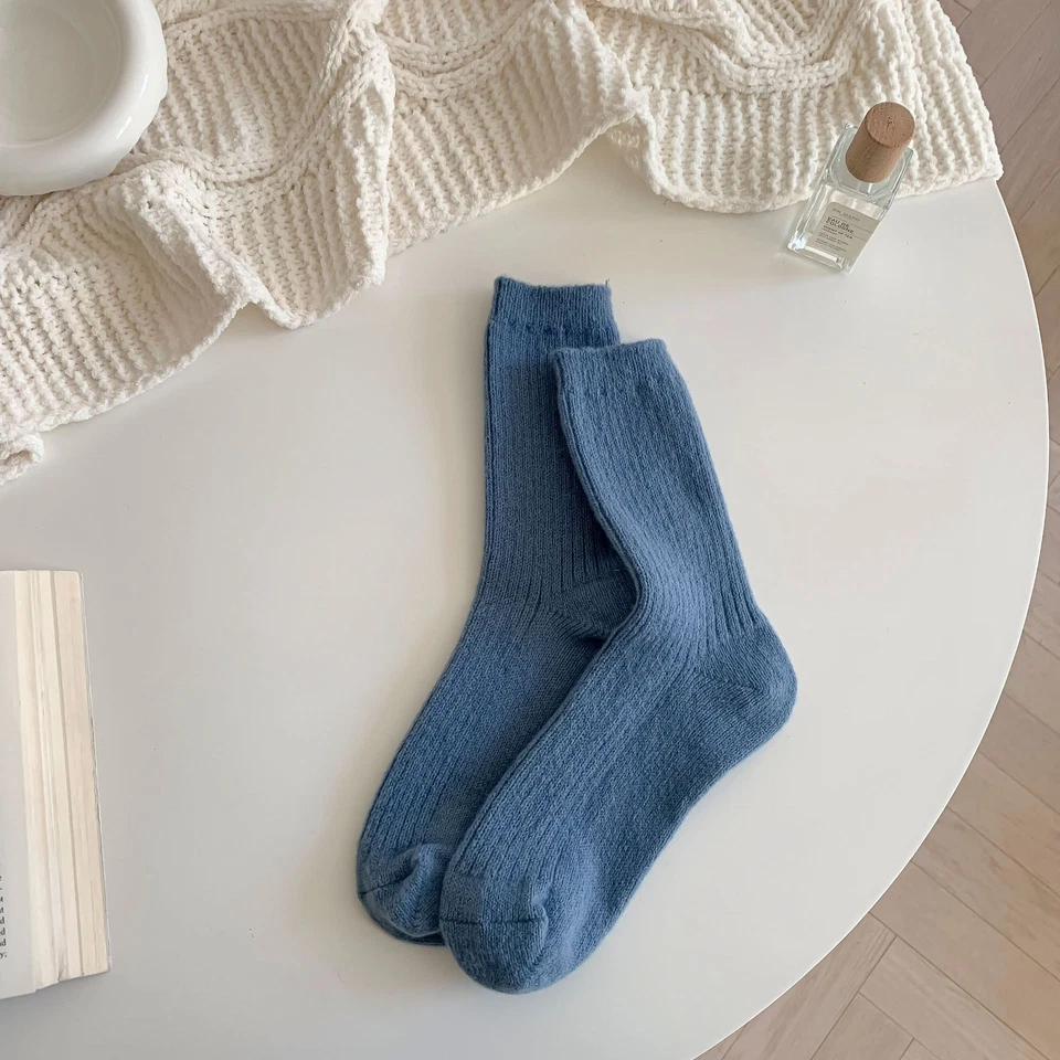 5 pares de calcetines cálidos de tubo medio a prueba de olores de algodón de invierno para mujer Foto 2 de 4