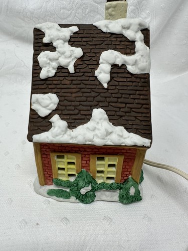 NOMA Holly’s Hat Shoppe Dickensville Collectibles porcelain lighted house 1995 - Picture 5 of 17