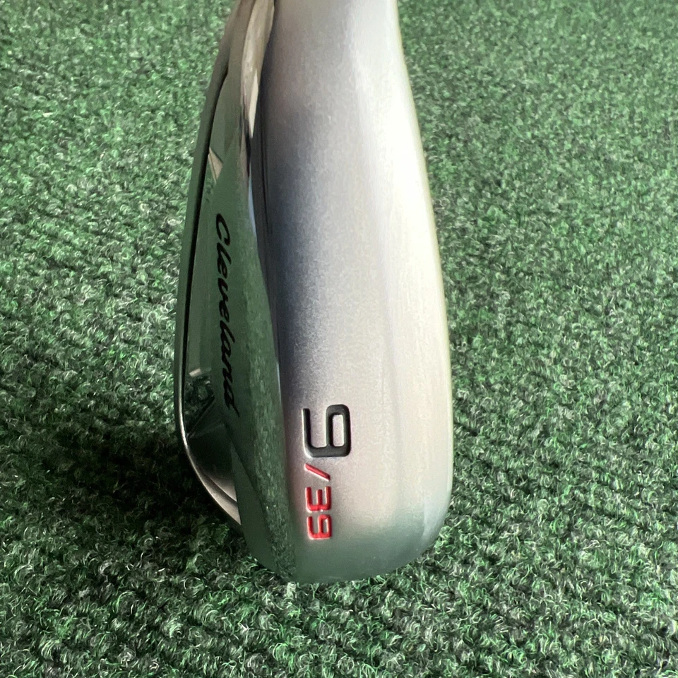 Cleveland Launcher UHX 39° 9 Iron Regular R300 DG DST 98 Steel Shaft Lefty - Image 4 of 4