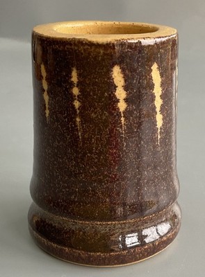 Vintage Studiokeramik kleiner Becher oder Vase Handarbeit dunkelbraun Glasur signiert BB