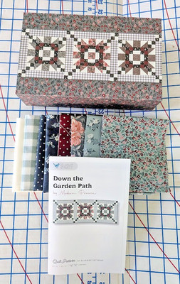 Modern Prairie ''Down the Garden Path'' Table Runner Kit by Riley Blake (NIB)