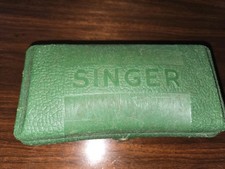 Vintage Singer Nähmaschine Knopfloch 8 Vorlagen mit Koffer und Aufsätzen
