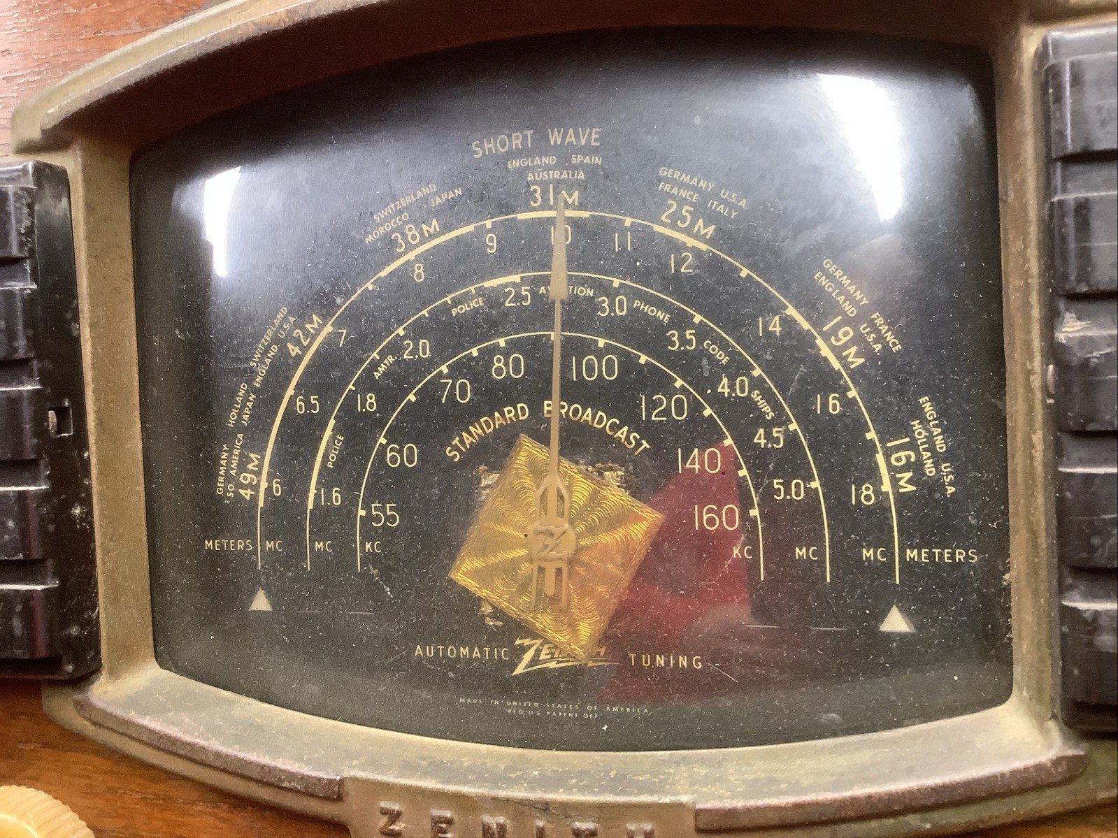 1942 ZENITH RADIO WOOD Model 7S633R Black Dial SW BC Multi Bands Automatic Solid