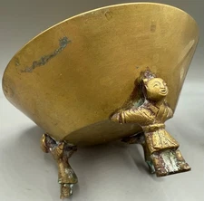 VINTAGE CHINESE OR JAPANESE ASIAN BRASS PEDESTAL BOWL MANDARIN FIGURINES