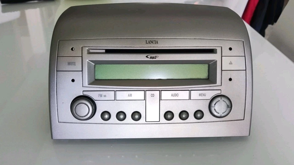 Svendo AUTORADIO mp3 Originale LANCIA YPSILON 2006 - Immagine 2 di 4