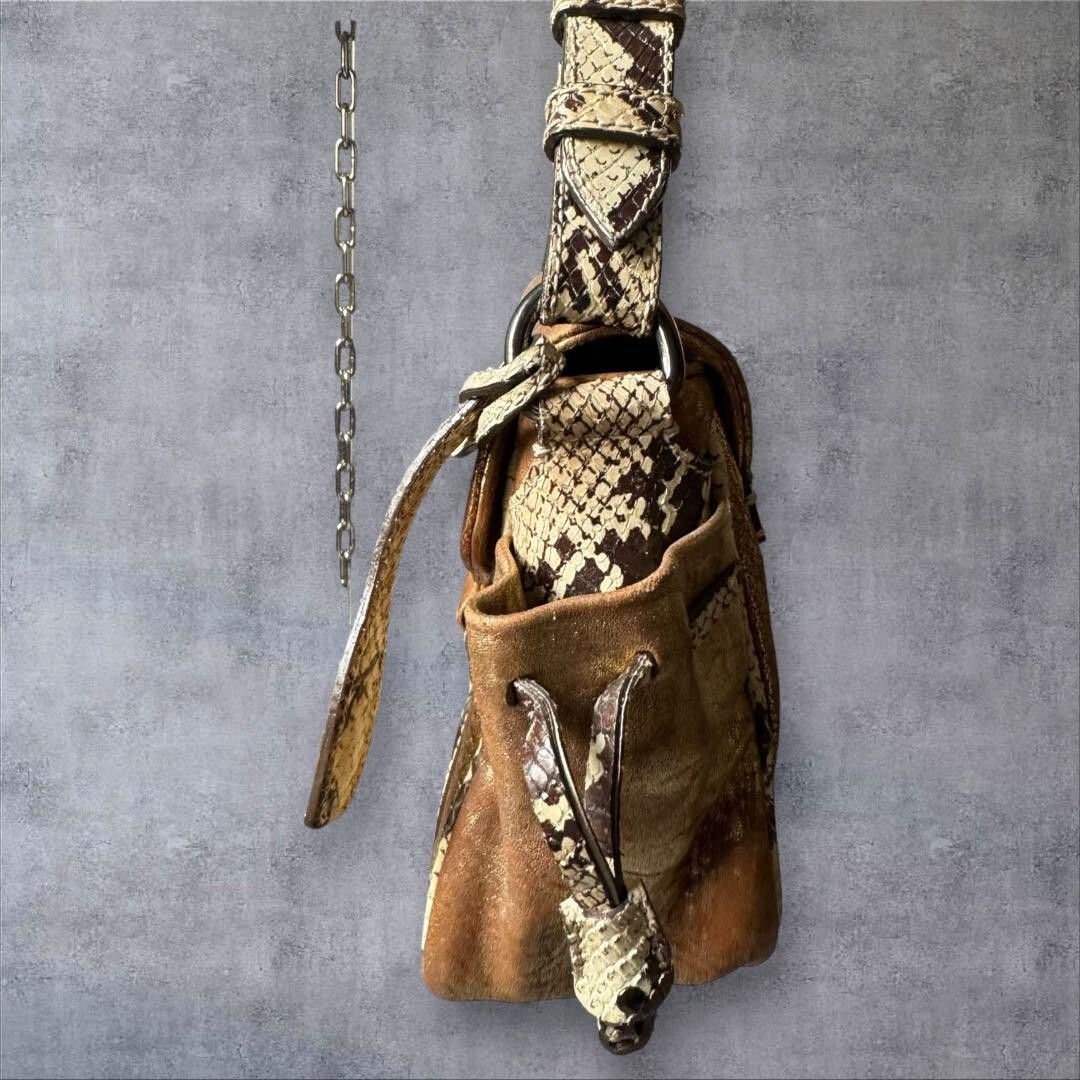 Y2K 00s archive miu miu leather one shoulder bag Beige Gold Y2K 00s archive miu miu leather one shoulder bag Beige Gold