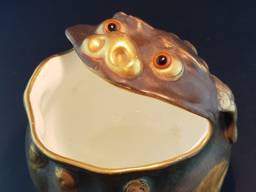 Unusual Antique Victorian Grotesque Three Footed Toad Vase - Moore Brothers - Picture 16 of 20