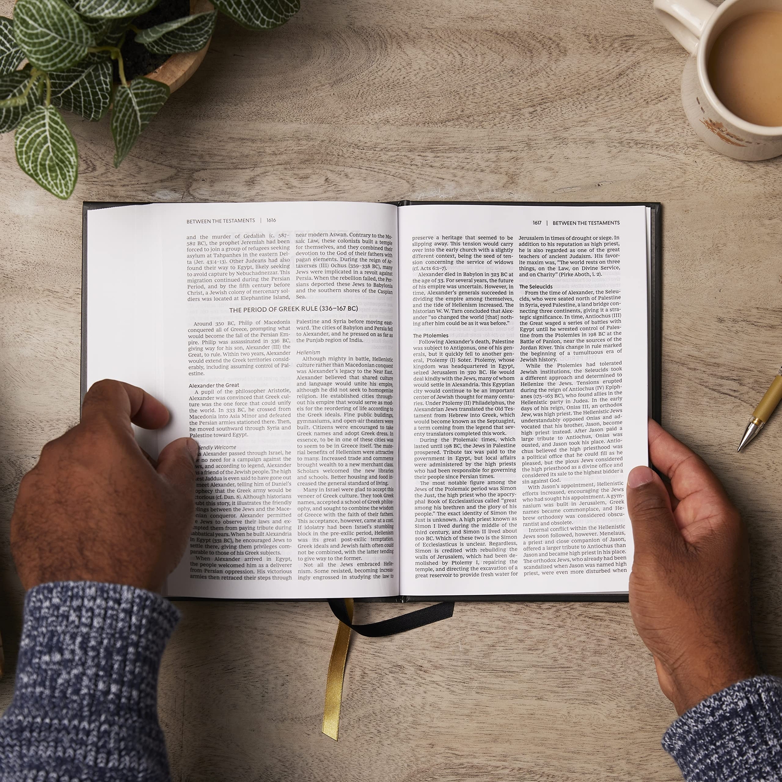 KJV, CenterColumn Reference Bible with Apocrypha, Leathersoft, Black