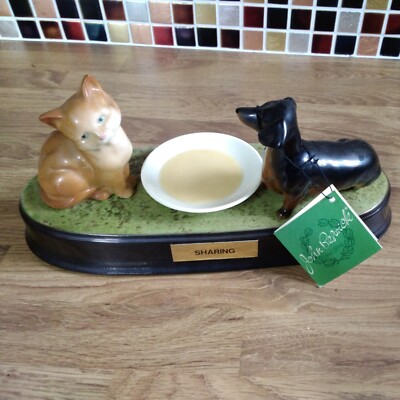 Beswick Cat & Dog '' Sharing '' H 100 mm cm x L 242 x T 95 mm