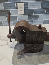 Chas Parker Co 383 1/2 Swiveling Bench : Exc jaws ***VERY RARE***