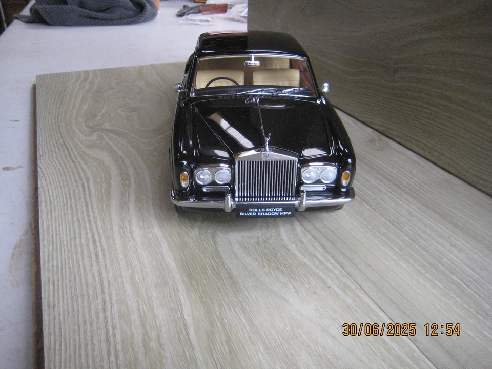 ROLLS ROYCE SILVER SHADOW 2 DOOR COUPE 1/18 ( UNBOXED ) By PARAGON - Image 3 of 4