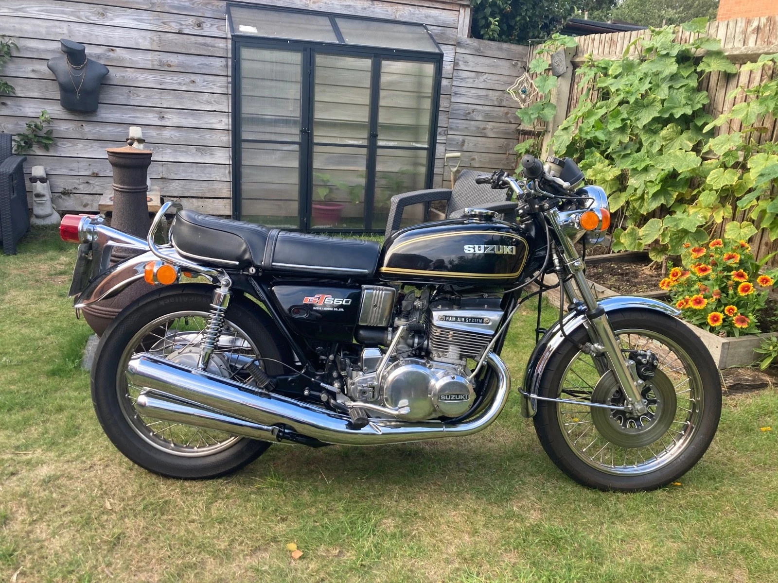 Suzuki GT550 1976 - Picture 1 of 24