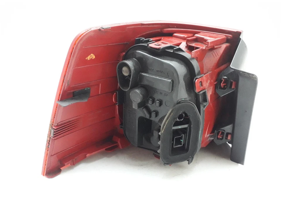 Luz trasera VOLKSWAGEN SHARAN O/S 2010-2021 5 puertas MPV RH Foto 4 de 4