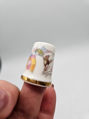 VTG. Royal Doulton Porcelain Thimble Autumn Primrose Sleeping  '83'