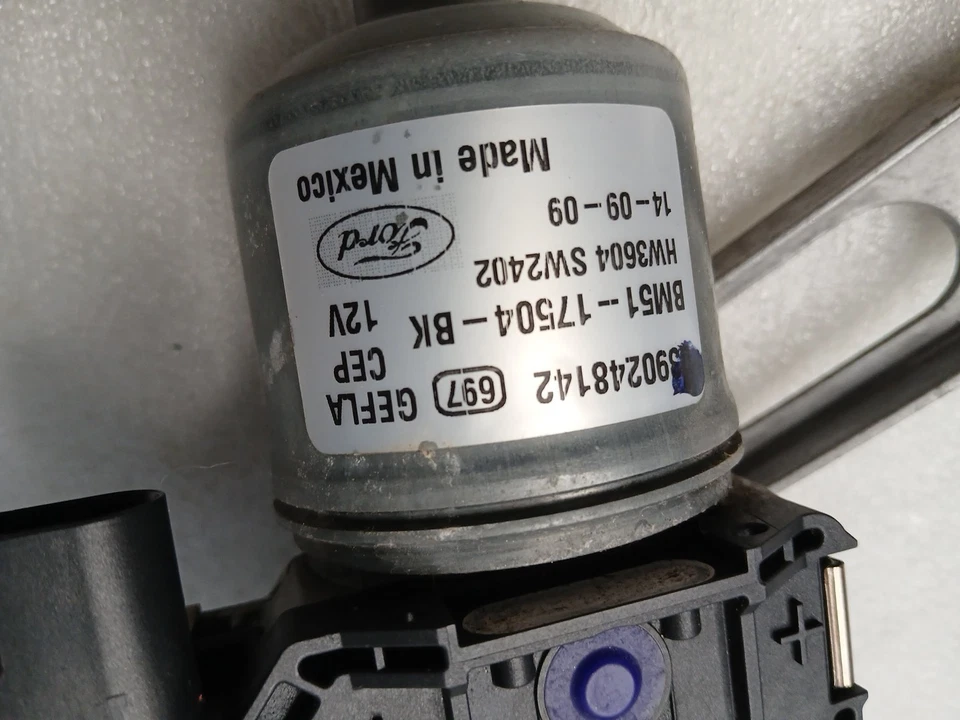 Limpador de para-brisa Ford Focus 2012-2018 motor dianteiro direito do passageiro fabricante de equipamento original - Imagem 4 de 4