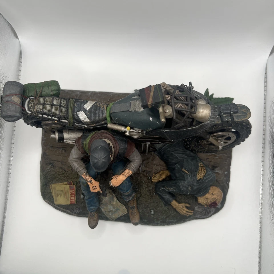 Estatua Days Gone Deacon de Days Gone Edición Coleccionista PS4. Foto 3 de 4