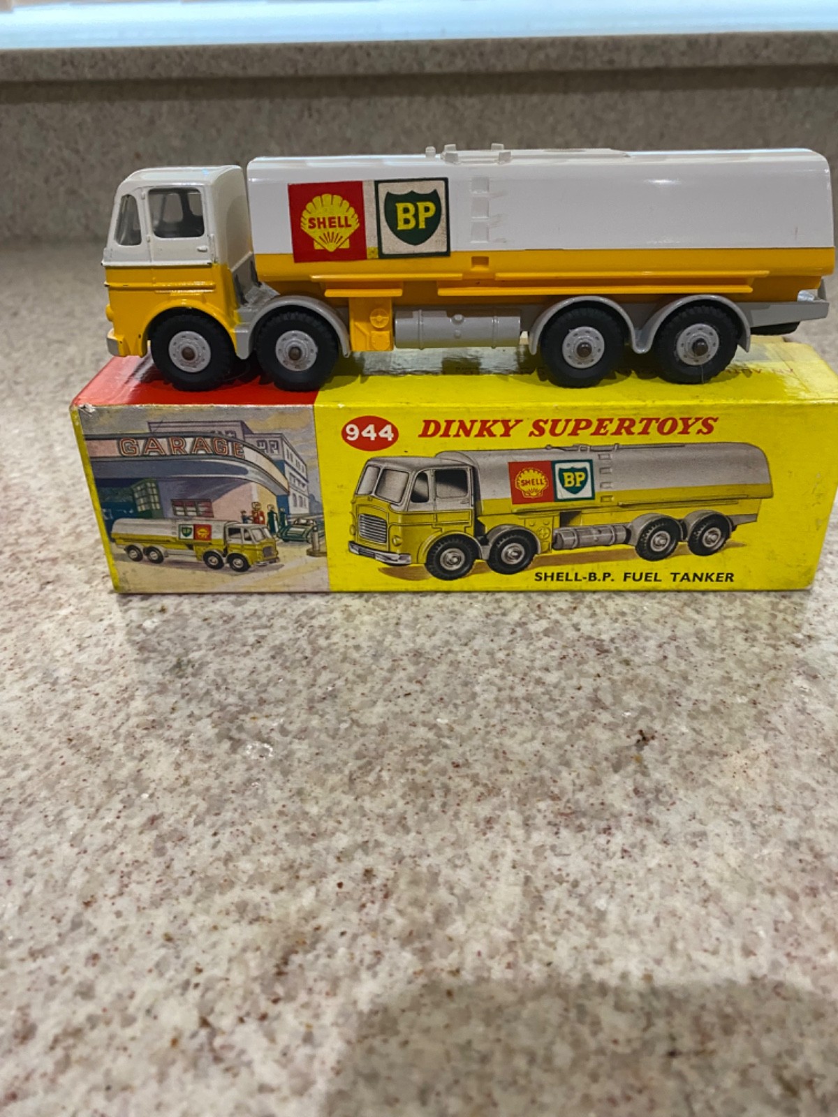 Dinky 944, Fuel Tanker (Shell BP) - Free Price Guide & Review
