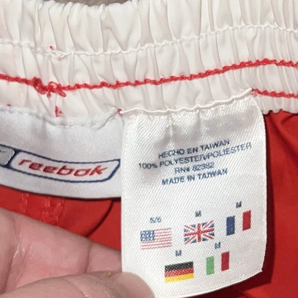 Pantalones Cortos de Fútbol Niños De Colección Y2k Reebok Deletrear Nylon Rojo Lado 5/6 Años (Reino Unido M) Foto 4 de 4