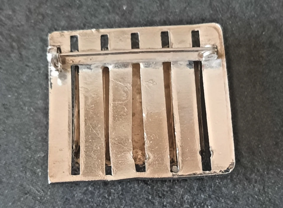 BROCHE EN METAL, PIERRE CORNALINE ET STRASS ANCIENNE - Photo 4/4