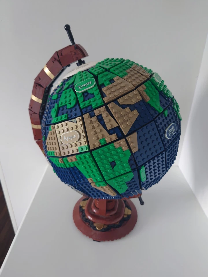 LEGO Ideas 21332 The Globe, photo 3 of 5