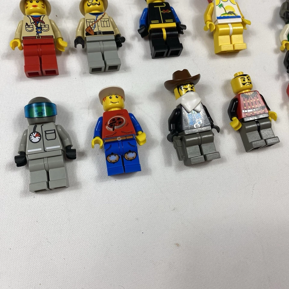 Lote de minifiguras vintage Lego anos 90 13+ minifiguras e peças (LEIA) - Imagem 4 de 4