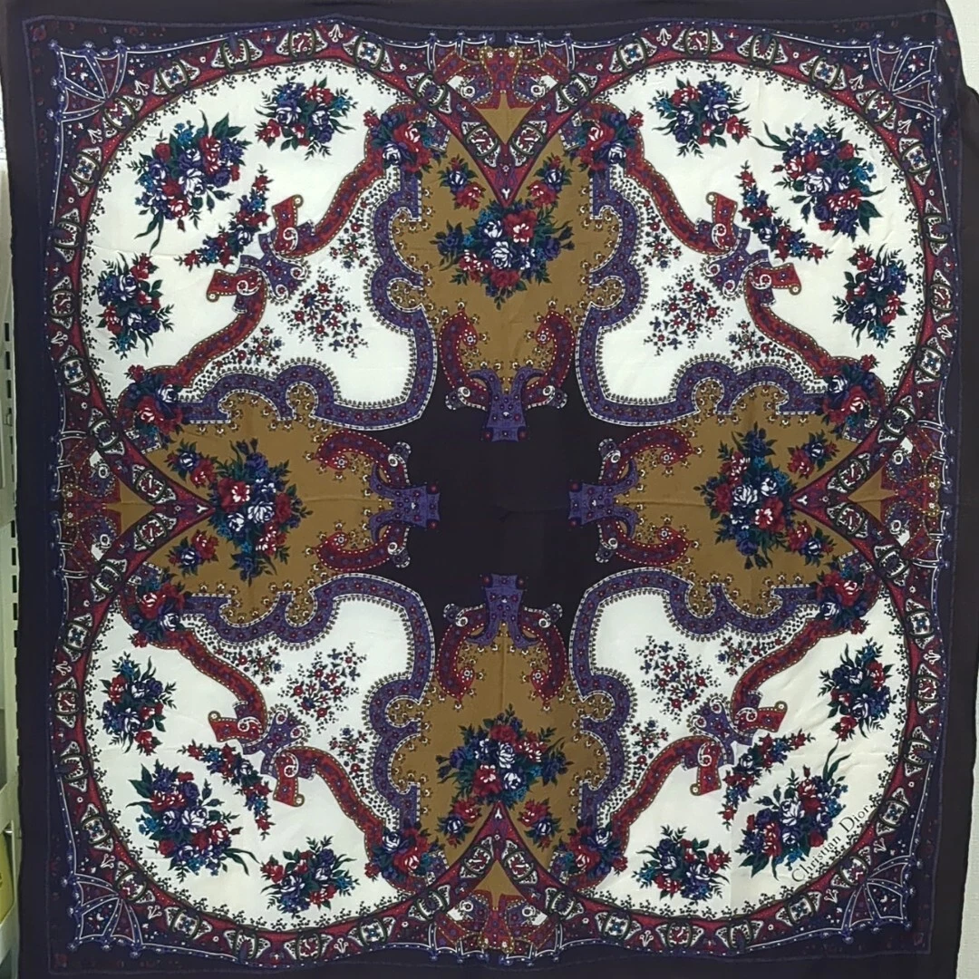 Foulard en soie Christian Dior motif floral fabriqué au Japon utilisé du Japon