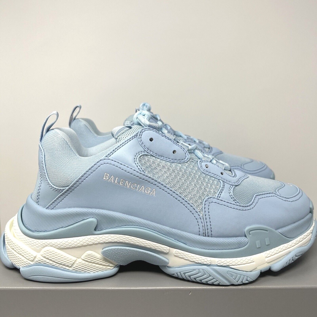 Balenciaga Triple S Men's Sneakers Size 44 EU / 11 US Light Balenciaga Triple S Men's Sneakers Size 44 EU / 11 US Light