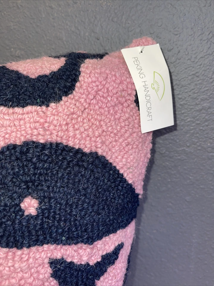 Hand Hooked Pillow-Beach Theme Blue Whales 100% Wool 16 x 16 in Zipper - Изображение 3 из 4