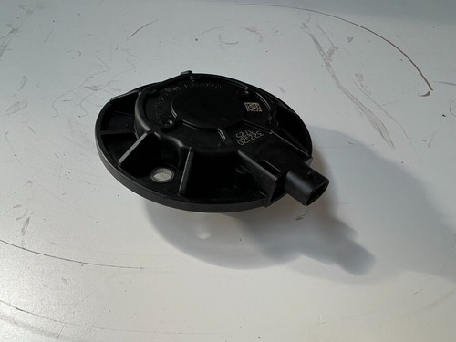 VW Passat 1.8 TSI CJS Zentralmagnet Nockenwellenverstellung 06L109259D