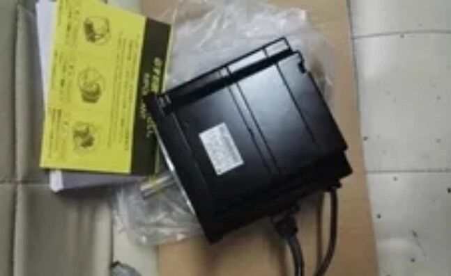NEW GENUINE AC SERVO MOTOR SGMPH-02AAA4C FREE EXPEDITED SHIPPING #A6-37
