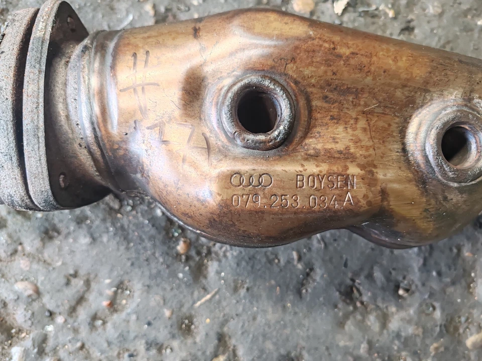 AUDI A4 B7 2007 4,2 V8 BBK colector de escape lado derecho 079253034A Foto 2 de 4