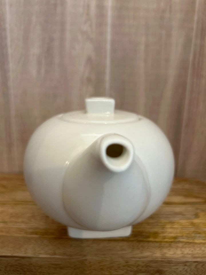 New Tea Forte Solstice White Porcelain Seeping Teapot 12 oz capacity - Image 2 of 4