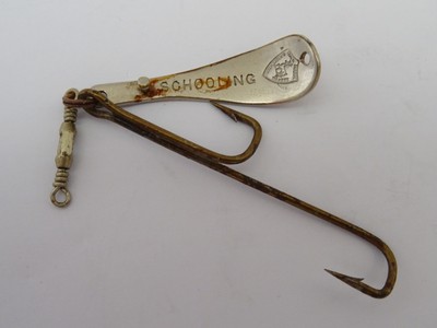 EIN SELTENER ANTIKER ALLCOCK SCHULSPULENKÖDER AUS DER FRÜHEN UM 1910