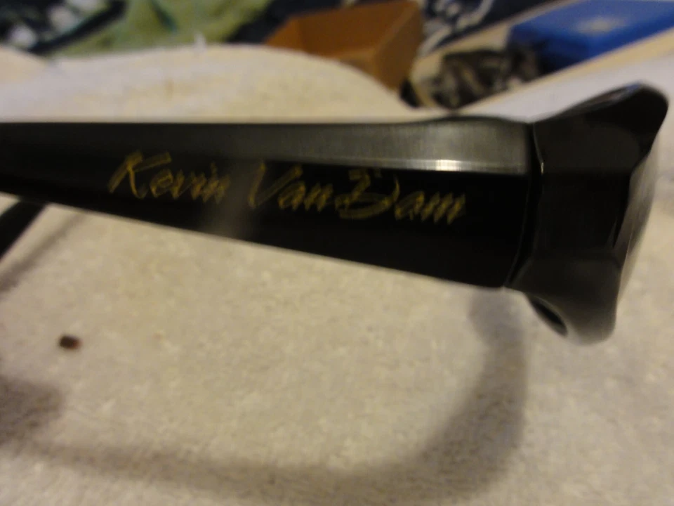 Kevin Van Dam STRIKE KING 太阳镜和 Eagle Creek 保护壳 — 第 3/4 张图片