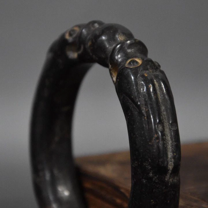 Brazalete Doble Dragón Hierro Meteorito Cultura Hongshan De Colección Tibetano Coleccionable Foto 4 de 4