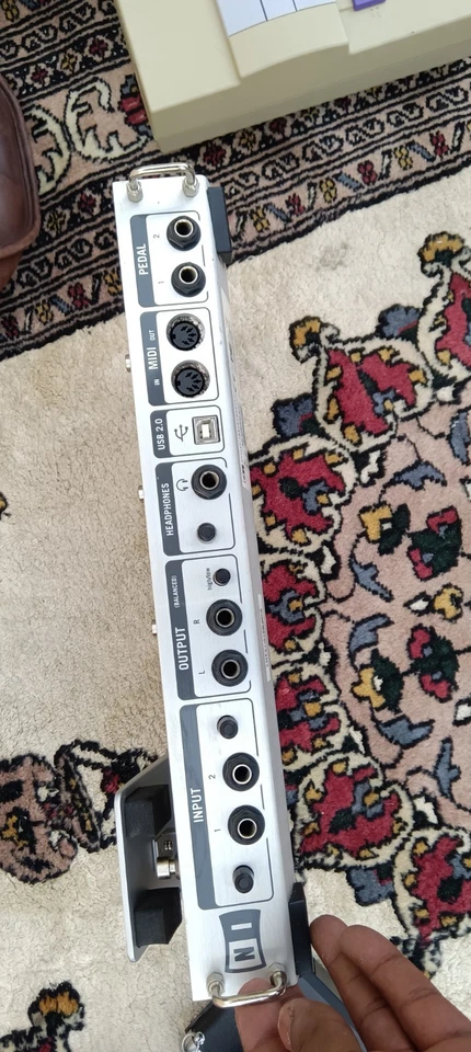 Native Instruments Rig Kontrol 2 USB Guitar Rig Foot Controller Silver - Image 4 of 4