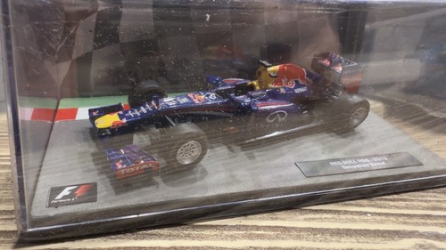 FORMULA 1 F1 AUTO COLLECTION SCALA 1/43 - Red Bull RB9- S. Vettel 2013 - Foto 1 di 3