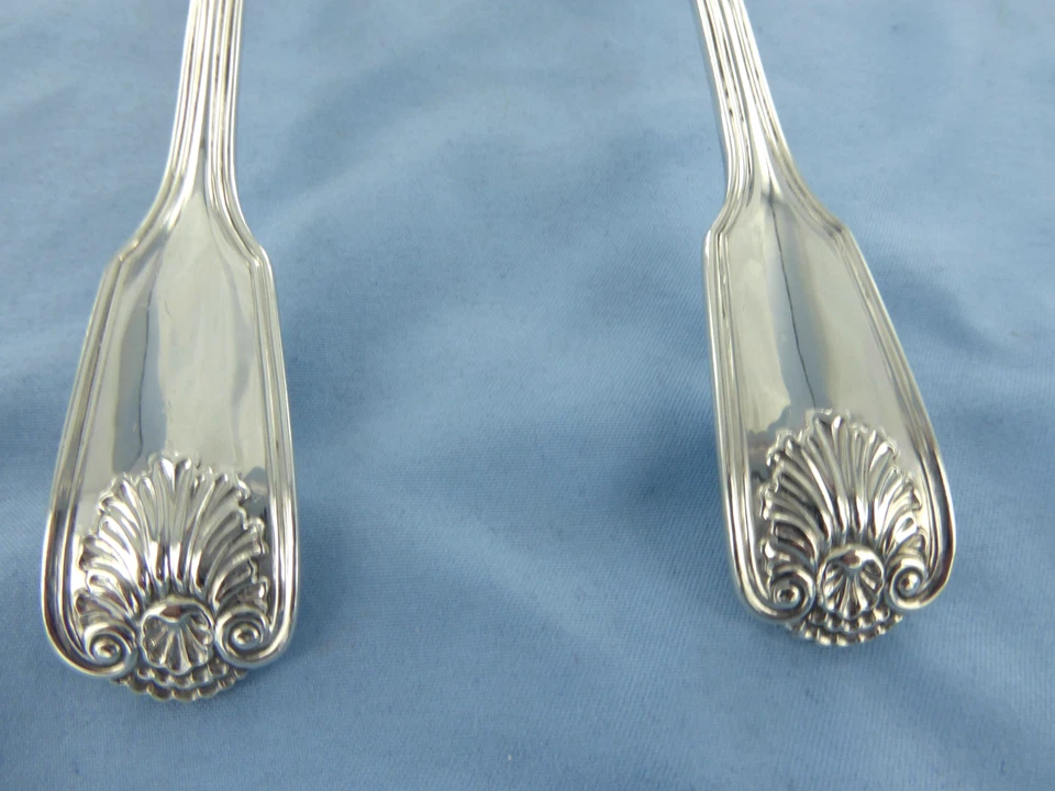 AN ANTIQUE PAIR OF STERLING SILVER FIDDLE THREAD &SHELL SAUCE LADLES,LONDON 1872 - Image 4 of 4