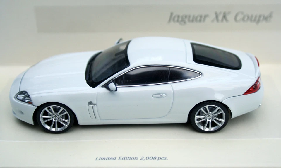Jaguar XK Coupé X150 Bj. 2006-2009, Bianco, Minichamps-Serie Linea Bianco M.1:43 - Immagine 3 di 4